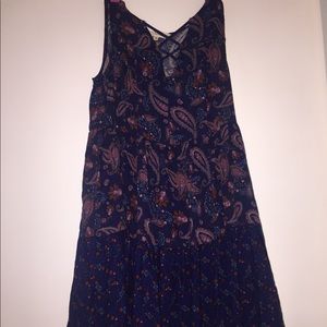 Purple patterned flowy summer dress.